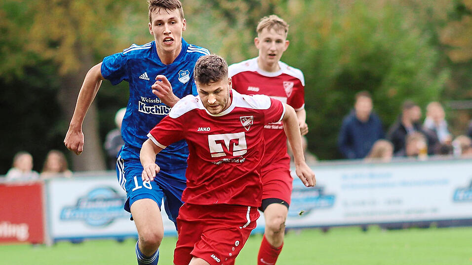 AUFSTIEGSHELD UND ABSTIEGSVERHINDERER: Mit 47 'Buden' ballerte Johannes Grau den TV Schierling fast im Alleingang in die Bezirksliga. Dass er auch Abstiegskampf kann, zeigte der Torjäger in der Kreisklassen-Relegation der TVS-Reserve - mit drei Treffern in zwei Spielen wurde Grau zum Retter. AUFSTIEGSHELD UND ABSTIEGSVERHINDERER: Mit 47 'Buden' ballerte Johannes Grau den TV Schierling fast im Alleingang in die Bezirksliga. Dass er auch Abstiegskampf kann, zeigte der Torjäger in der Kreisklassen-Relegation der TVS-Reserve - mit drei Treffern in zwei Spielen wurde Grau zum Retter.