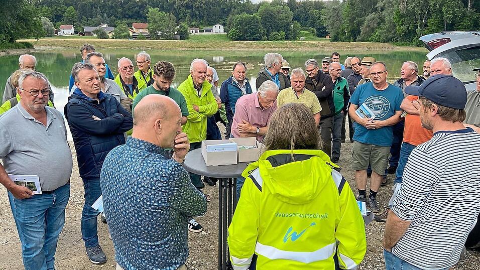 Mehr als zwei Dutzend Interessierte informierten sich &uuml;ber die Ma&szlig;nahmen zwischen Ettling und Oberp&ouml;ring.