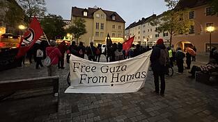 Wer von der Hamas nicht reden wolle, der müsse zum Krieg in Gaza schweigen, hieß es am Montagabend. Auch Israel wurde kritisiert.