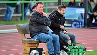 Der Deggendorfer Sportkoordinator Andreas Sch&auml;fer (l.) und Trainer Benjamin Penzkofer wollen gegen den Aufsteiger SV Bischofsmais den zehnten Heimsieg der Saison holen.