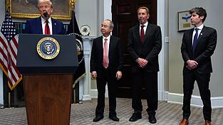 Trump kündigte das Projekt mit gemeinsam mit den Tech-Unternehmern im Weißen Haus an.