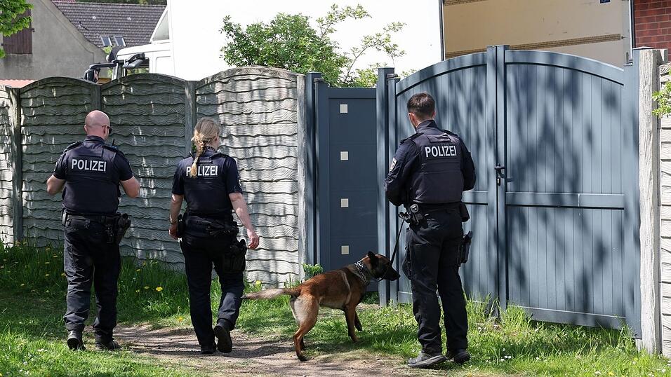 Neben Goldsp&uuml;rhunden kommen laut LKA auch Bargeldsp&uuml;rhunde und ein R&ouml;ntgenmobil vom Zoll zum Einsatz.