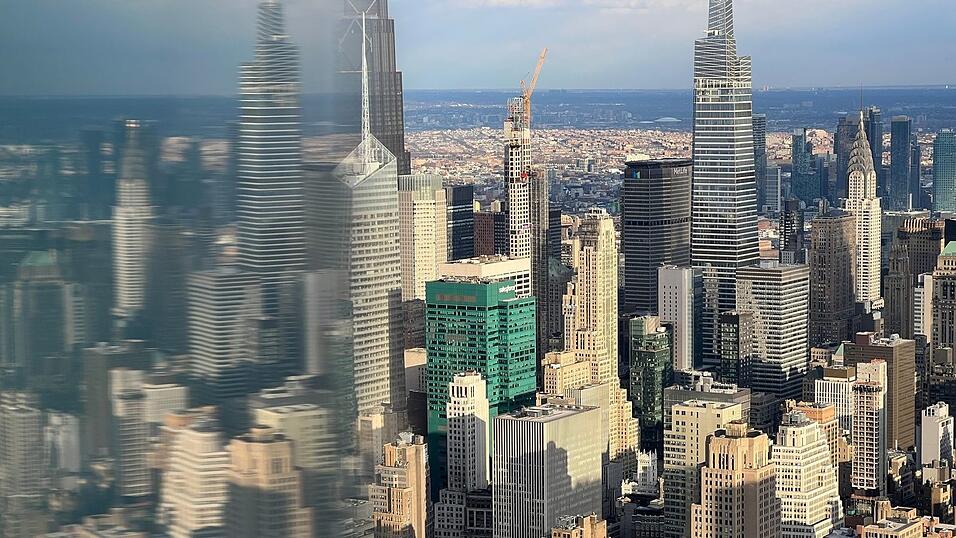 Midtown-Wolkenkratzer aus luftiger Höhe.