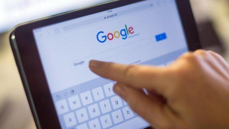 Viele Menschen nutzen derzeit Google-Rezensionen, um Friedensbotschaften nach Russland zu senden. (Symbolbild).