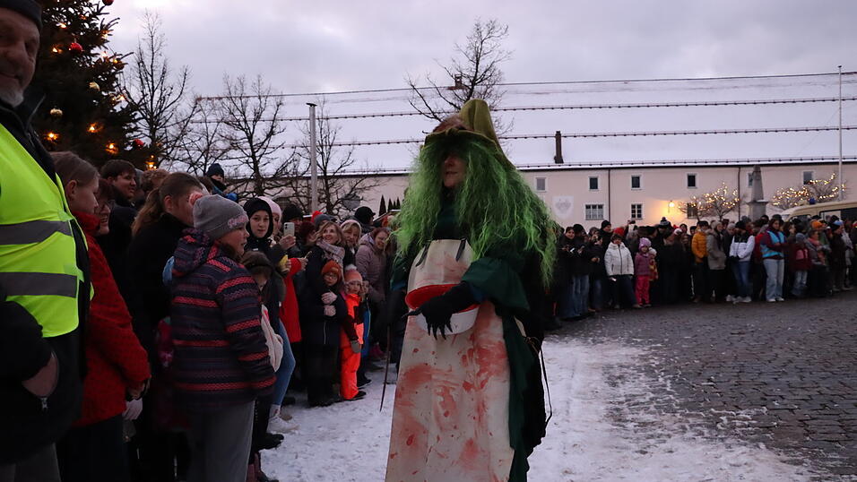 Mehrere hundert Zuschauer verfolgten das eindrucksvolle Spektakel.