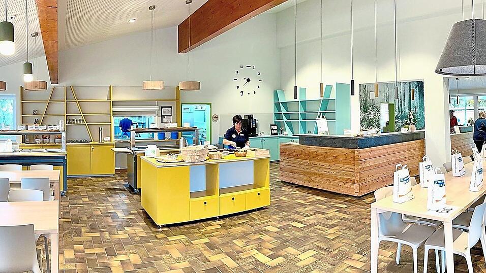 Hell, freundlich, modern: der Speisesaal der neu gestalteten Jugendherberge. Viele Gäste sind vom Ambiente sehr positiv überrascht. Hell, freundlich, modern: der Speisesaal der neu gestalteten Jugendherberge. Viele Gäste sind vom Ambiente sehr positiv überrascht.