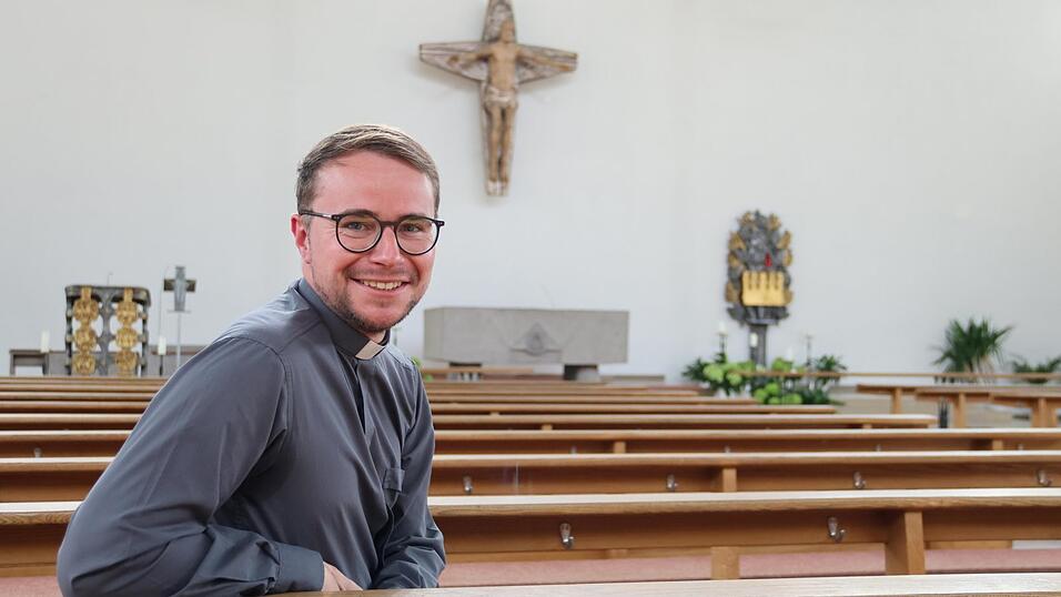 Nach fünf Jahren Tätigkeit in der Pfarrei wird Bastian Neumann zum 1. September Sekretär des Bischofs in Regensburg. Der Abschied in Roding fällt ihm schwer. Nach fünf Jahren Tätigkeit in der Pfarrei wird Bastian Neumann zum 1. September Sekretär des Bischofs in Regensburg. Der Abschied in Roding fällt ihm schwer.