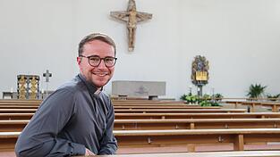 Nach fünf Jahren Tätigkeit in der Pfarrei wird Bastian Neumann zum 1. September Sekretär des Bischofs in Regensburg. Der Abschied in Roding fällt ihm schwer. Nach fünf Jahren Tätigkeit in der Pfarrei wird Bastian Neumann zum 1. September Sekretär des Bischofs in Regensburg. Der Abschied in Roding fällt ihm schwer.