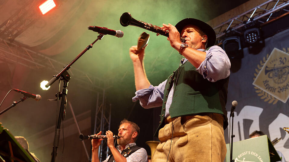 Die Partybilder vom Dienstag, 11. August, aus dem Festzelt Weckmann. Die Partybilder vom Dienstag, 11. August, aus dem Festzelt Weckmann.
