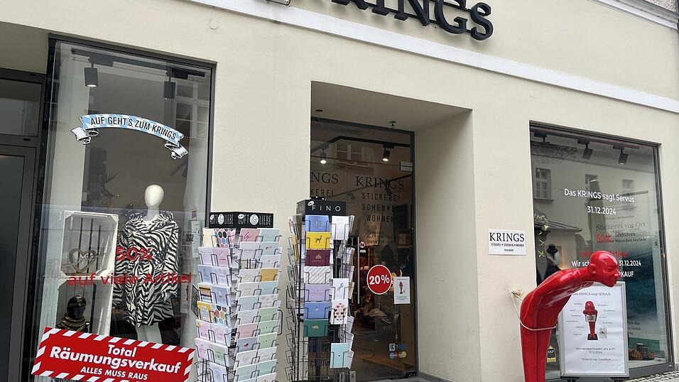 Ende des Jahres schließt das Krings, und auch der rote Mann verabschiedet sich. Bis dahin gibt's aber noch viele Schnäppchen zu ergattern. Ende des Jahres schließt das Krings, und auch der rote Mann verabschiedet sich. Bis dahin gibt's aber noch viele Schnäppchen zu ergattern.