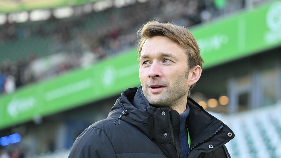 Rechnet mit einem Achtelfinale auf hohem Niveau gegen die Bayern: Leverkusens Sportchef Simon Rolfes. Rechnet mit einem Achtelfinale auf hohem Niveau gegen die Bayern: Leverkusens Sportchef Simon Rolfes.