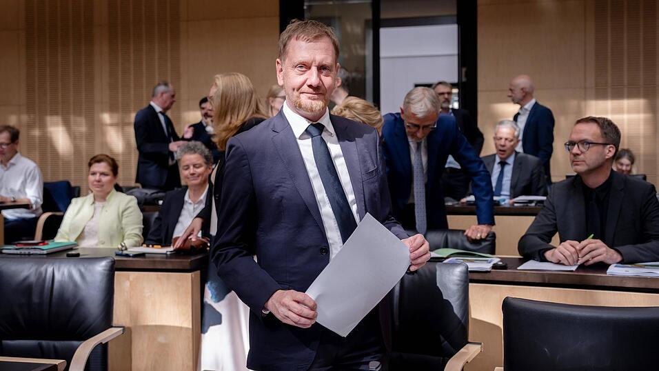 Sachsens Regierungschef Michael Kretschmer droht, das Renten- und Pflegepaket im Bundesrat abzulehnen. (Archiv) Sachsens Regierungschef Michael Kretschmer droht, das Renten- und Pflegepaket im Bundesrat abzulehnen. (Archiv)