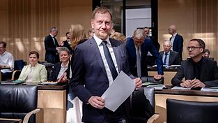 Sachsens Regierungschef Michael Kretschmer droht, das Renten- und Pflegepaket im Bundesrat abzulehnen. (Archiv)