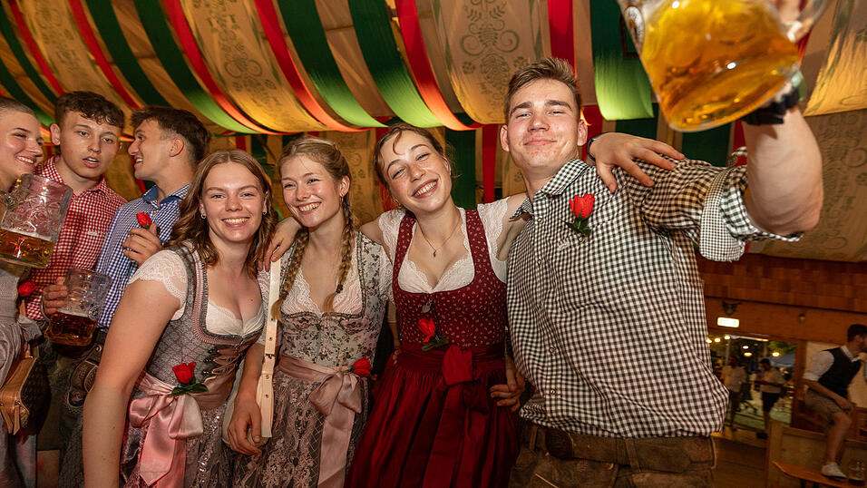 Die Partybilder vom Freitag, 9. August 2024, aus dem Festzelt Weckmann. Die Partybilder vom Freitag, 9. August 2024, aus dem Festzelt Weckmann.