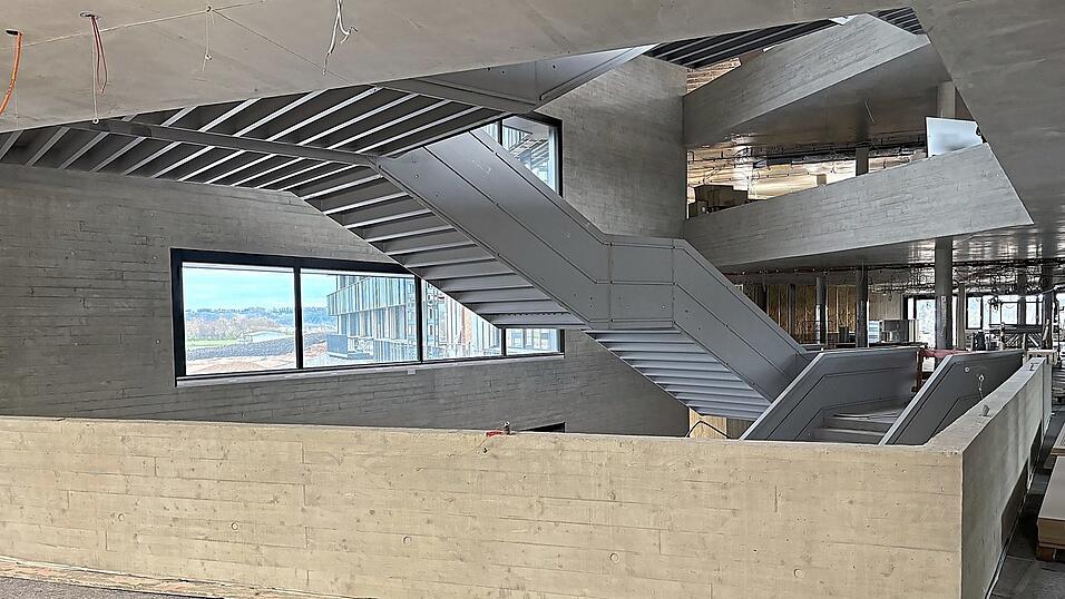 Das offene Treppenhaus im neuen Landratsamt.