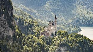 Schloss Neuschwanstein im Allgäu ist das bekannteste der vier Schlösser von Ludwig II. (Archivbild)