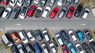 Bei Pkw-Neuzulassungen dominieren weiter gedeckte Lackierungen. (Archivbild)
