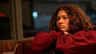 Zendaya spielt in 'Euphoria' die Sch&uuml;lerin Rue, deren Alltag zwischen Drogensucht und Liebeskummer kreist.