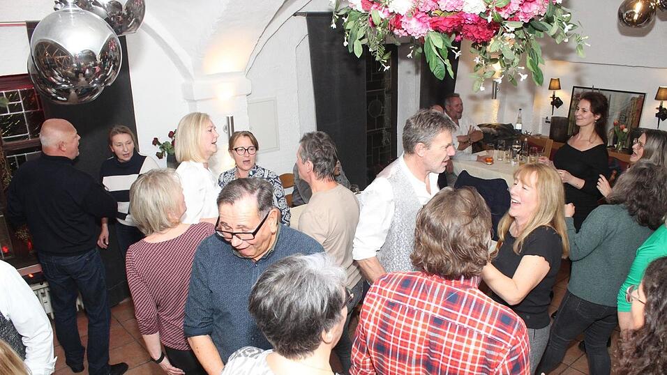 Am Freitagabend schallten die Schlager durch die Weinstube Isarklause.