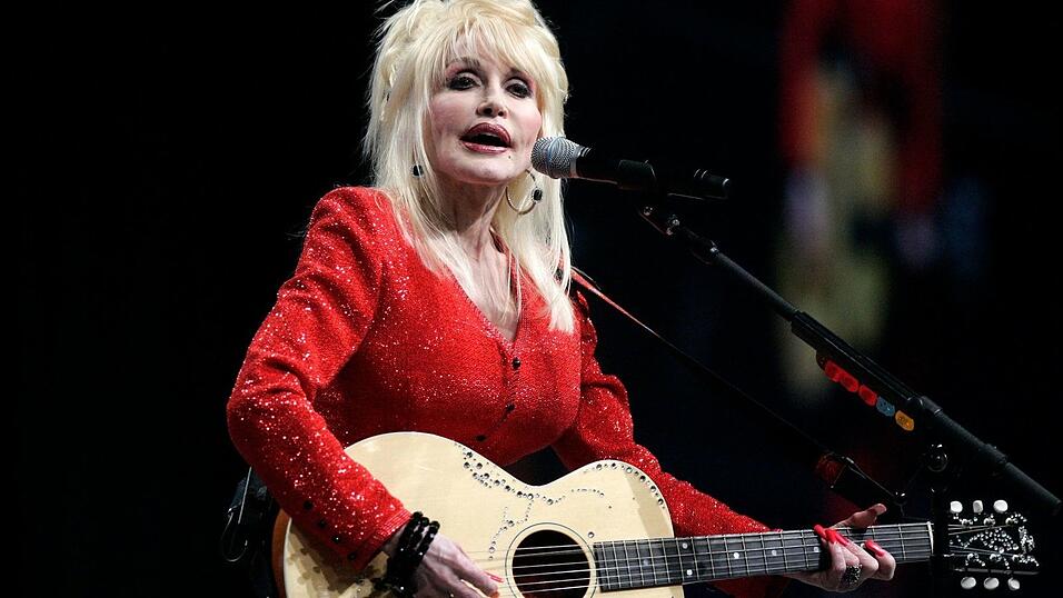 Parton gehörte zur Generation der Stars, die bis ins Alter unermüdlich auf der Bühne standen. Parton gehörte zur Generation der Stars, die bis ins Alter unermüdlich auf der Bühne standen.