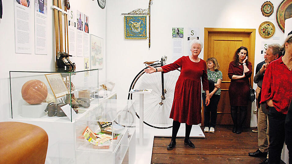 Museumsleiterin Barbara Michal bei der Eröffnung der Sonderausstellung „Miteinander - über Vereine auf dem Land“. Sonderausstellungen ziehen zusätzliche Besucher an. Die Vorbereitung dieser Schauen aber ist zeitintensiv - und Michal zufolge mit nur 26 Wochenstunden nicht zu leisten.