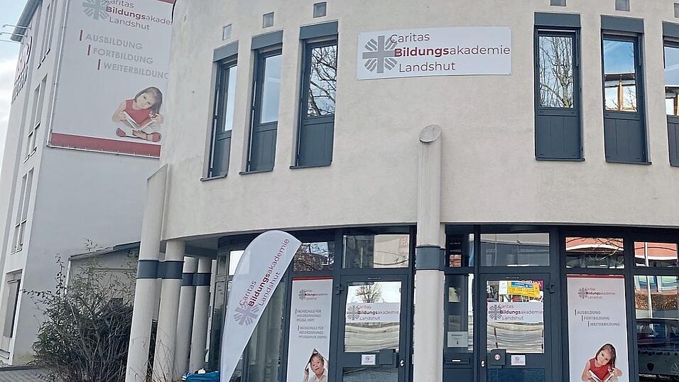 Die Caritas-Fachschule für Heilerziehungspflege (HEP) wurde vor eineinhalb Jahren gegründet und hat ihren Sitz an der Maybachstraße. Die Caritas-Fachschule für Heilerziehungspflege (HEP) wurde vor eineinhalb Jahren gegründet und hat ihren Sitz an der Maybachstraße.