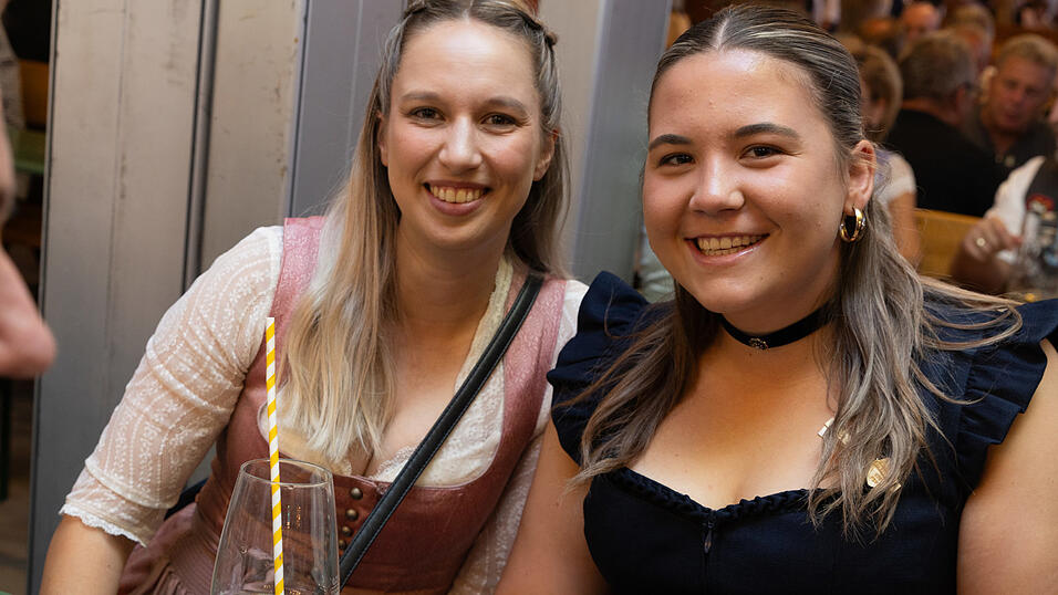 Die Partybilder vom Dienstag, 11. August, aus dem Festzelt Reisinger. Die Partybilder vom Dienstag, 11. August, aus dem Festzelt Reisinger.