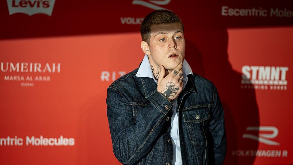 Der schwedische Musiker Yung Lean erhielt auch einen Preis. Der schwedische Musiker Yung Lean erhielt auch einen Preis.