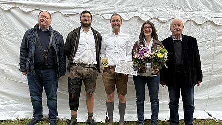 Simon Miethaner wurde in den Altburschenstand verabschiedet. Simon Miethaner wurde in den Altburschenstand verabschiedet.