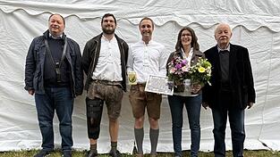 Simon Miethaner wurde in den Altburschenstand verabschiedet. Simon Miethaner wurde in den Altburschenstand verabschiedet.