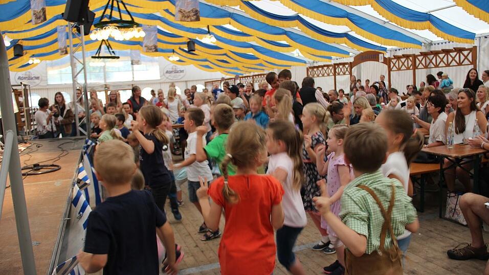 Die Kinder hatten viel Spaß mit Rodscha aus Kambodscha und Tom Palme.