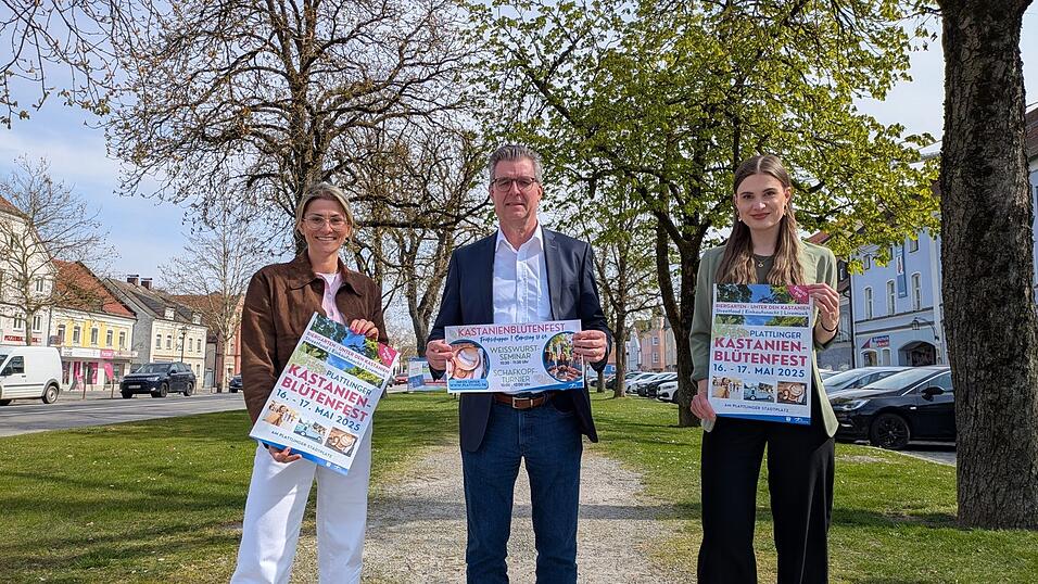 Eine Premiere am Ludwigplatz k&uuml;ndigen B&uuml;rgermeister Hans Schmalhofer, Kathrin Tost (l.) und Veronika Hischenauer an. das Kastanienbl&uuml;tenfest.