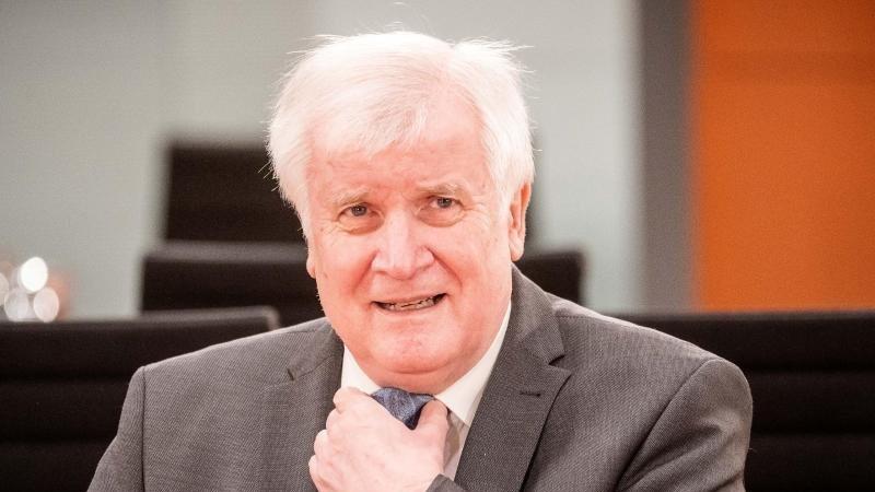 Horst Seehofer (CSU), Bundesminister des Innern, für Bau und Heimat. Horst Seehofer (CSU), Bundesminister des Innern, für Bau und Heimat.