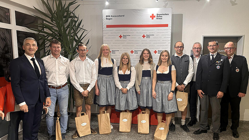 Eine besondere Auszeichnung gab es für die Deutschen Meisterinnen und ihre Trainer. Eine besondere Auszeichnung gab es für die Deutschen Meisterinnen und ihre Trainer.
