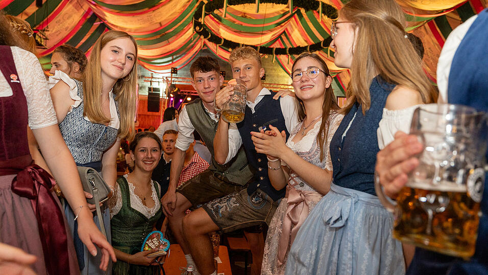 Die Partybilder vom Freitag, 9. August 2024, aus dem Festzelt Weckmann. Die Partybilder vom Freitag, 9. August 2024, aus dem Festzelt Weckmann.
