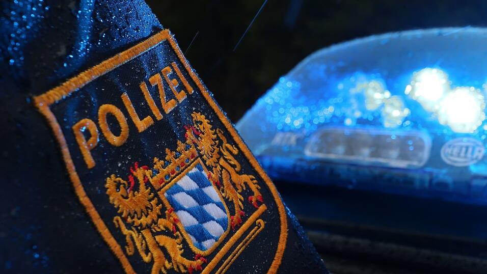 Nach einer Attacke auf einen Mann in der Nähe von Ansbach ist ein 18-Jähriger als möglicher Täter festgenommen worden. (Symbolbild) Nach einer Attacke auf einen Mann in der Nähe von Ansbach ist ein 18-Jähriger als möglicher Täter festgenommen worden. (Symbolbild)