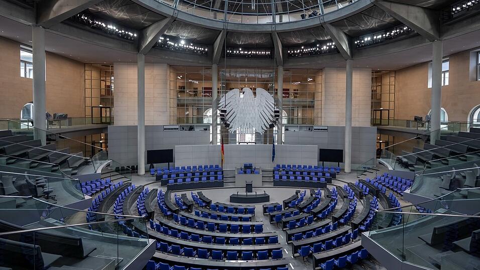 Bei der konstituierenden Sitzung des Bundestages ist ein Politikwechsel, um das Vertrauen der Wähler zu gewinnen, ein wichtigesThema. Bei der konstituierenden Sitzung des Bundestages ist ein Politikwechsel, um das Vertrauen der Wähler zu gewinnen, ein wichtigesThema.