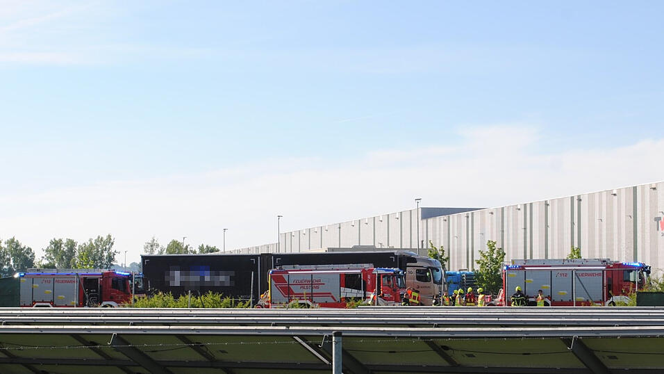 Kurz vor der Anschlussstelle Pilsting kam am Dienstagmorgen ein Transporter von der Fahrbahn ab. Kurz vor der Anschlussstelle Pilsting kam am Dienstagmorgen ein Transporter von der Fahrbahn ab.