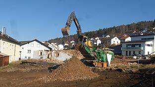 Abbruch des &bdquo;Miedanerhauses&ldquo;: Am Schluss blieben rund 400 Kubikmeter Abbruchmaterial.