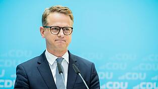 Bundesgesundheitsminister Linnemann will die eigentlich geplante Kürzung von Rentenansprüchen pflegender Angehöriger stoppen. (Archivbild) Bundesgesundheitsminister Linnemann will die eigentlich geplante Kürzung von Rentenansprüchen pflegender Angehöriger stoppen. (Archivbild)