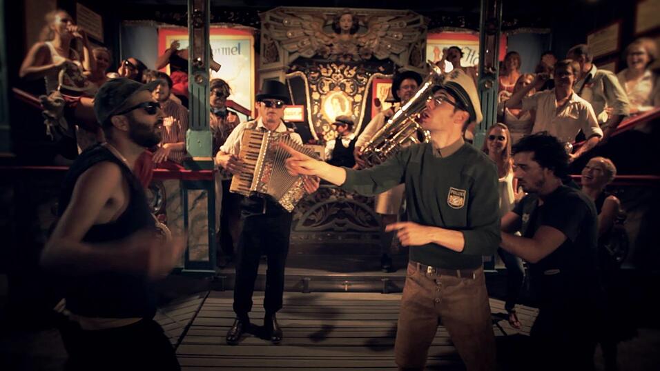 Ausschnitt aus dem Video 'Zipfeschwinga' von 'dicht und ergreifend'