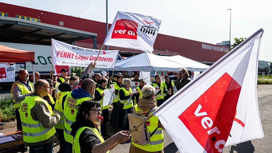 Auch am Penny-Logisitkzentrum Gro&szlig;beeren wurde gestreikt.