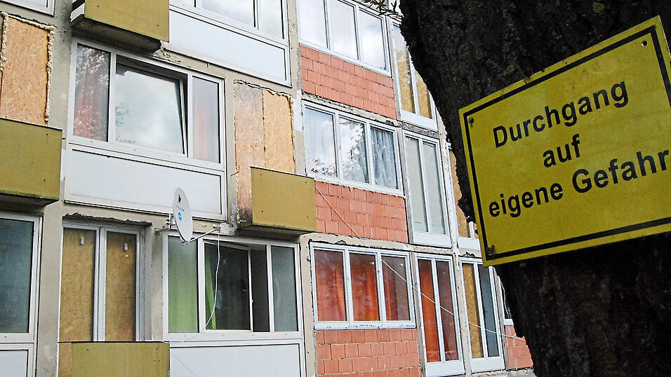 Katastrophaler Zustand: Die Stadt hat im Jahr 2021 die Nutzung der 'Drachenburg' untersagt. Es bestand Lebensgefahr f&uuml;r die Bewohner.