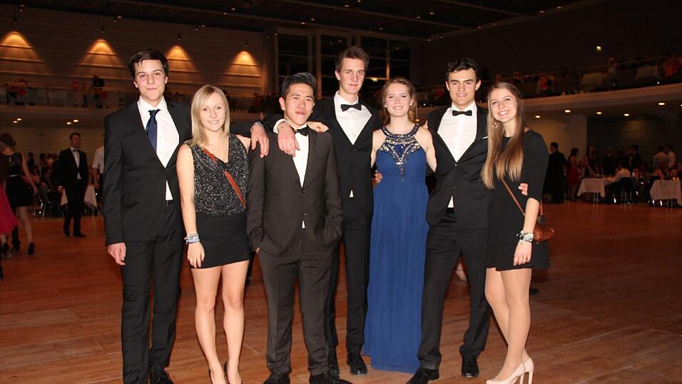 Die Bilder vom Abschlussball der Tanzschule Seidel in der Fraunhofer-Halle am 28. November. Die Bilder vom Abschlussball der Tanzschule Seidel in der Fraunhofer-Halle am 28. November.