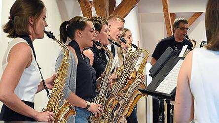 Mit einer Fanfare von Ilio Volante wurde das musikalische Einstandsfest von einer 'Spontangruppe' er&ouml;ffnet.