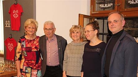 Bei der Vernissage (von links): Ludmila Brychov&aacute;, Karl Reitmeier, Isolde Herold, Edita Kočandrlov&aacute; und Kamil Jindřich.