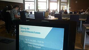 Viele Erläuterungen gab es in der ersten Sitzung des Jugendhilfeausschusses. Viele Erläuterungen gab es in der ersten Sitzung des Jugendhilfeausschusses.