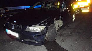 Mehrere Fahrzeuge waren in den Unfall involviert. Die Polizei sucht nach Zeugen.