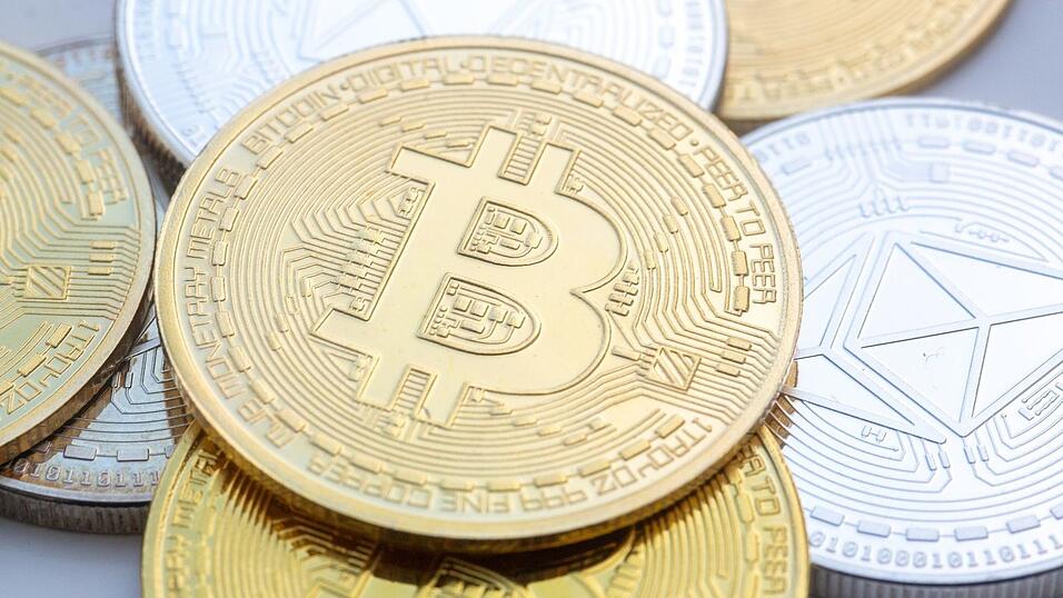 Nach den Plänen von Finanzminister Klingbeil sollen Krypto-Gewinne künftig wie Aktienerlöse besteuert werden. (Symbolbild) Nach den Plänen von Finanzminister Klingbeil sollen Krypto-Gewinne künftig wie Aktienerlöse besteuert werden. (Symbolbild)