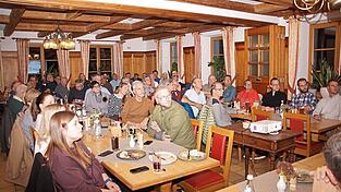 Mit rund 60 Personen gut besucht war die Bürgerversammlung im Landgasthof Geser in Sarching. Mit rund 60 Personen gut besucht war die Bürgerversammlung im Landgasthof Geser in Sarching.